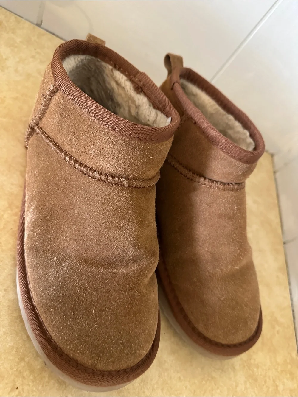 UGG Classic Mini Boots Suede Chestnut Shearling Lined Shoes 7